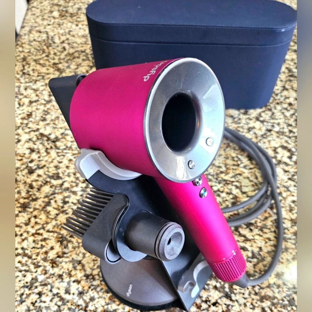 Limited edition hit pink Dyson supersonic with 4 attachments